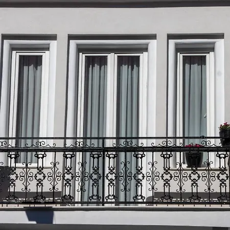 Hotel Santa Maria, Cerloj