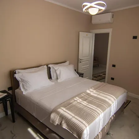 Santa Maria, Cerloj Hotell Durrës