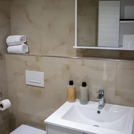 ホテル Santa Maria, Cerloj *