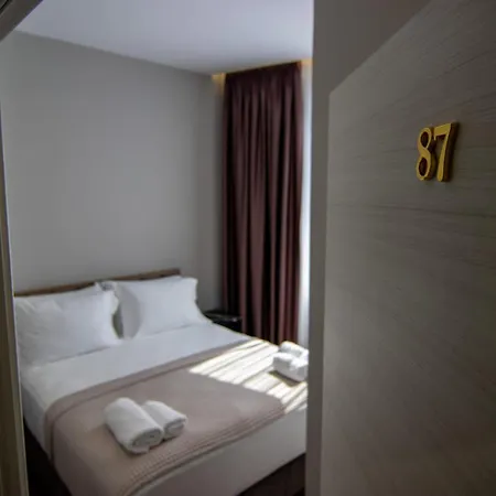 Santa Maria, Cerloj Hotel
