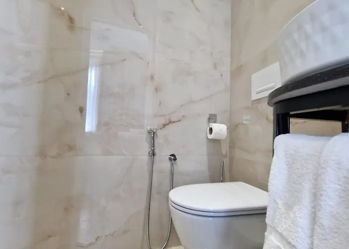 Santa Maria, Cerloj Hotel Durrës